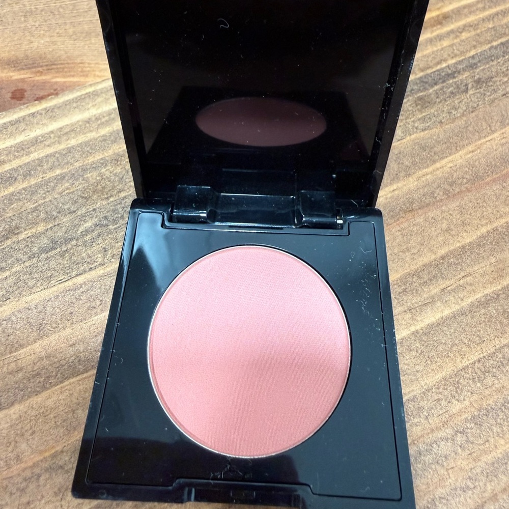 Voss Blushing Beauty Luminous Blush - Peaches